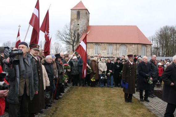 Leģionāru piemiņas brīdis Lestenē (papildināts)