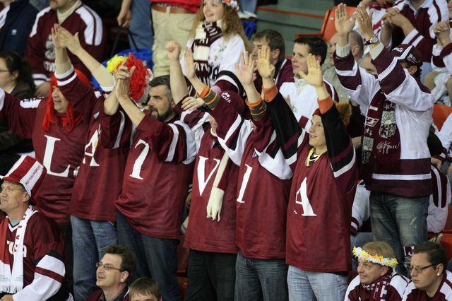 Latvijas hokejisti uzvar Slovēniju un saglabā vietu augstākajā divīzijā