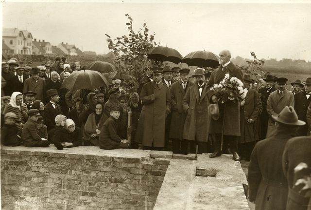 Tuvojoties Raiņa skolas jubilejai…