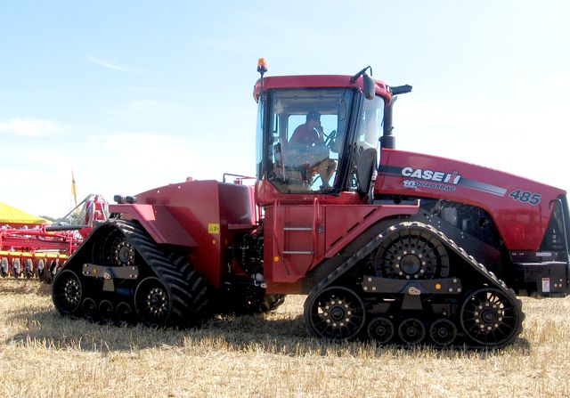 Jauni noteikumi traktoru TA veikšanai radītu papildus slogu Latvijas lauksaimniekiem