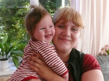 Māmiņai ar bērnu vajadzīga palīdzība