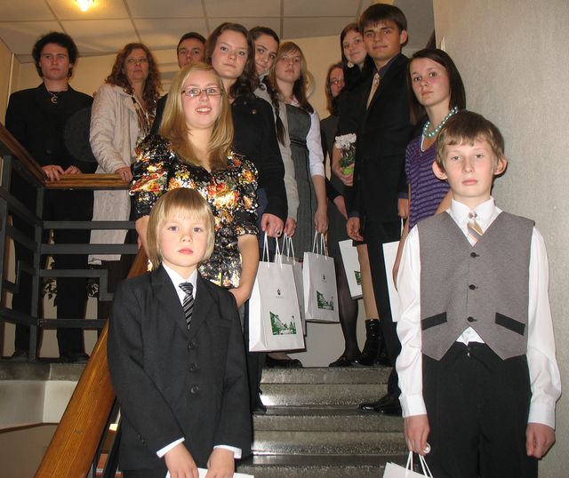 Katrai skolai savu ēdnīcu, stadionu un sporta zāli!