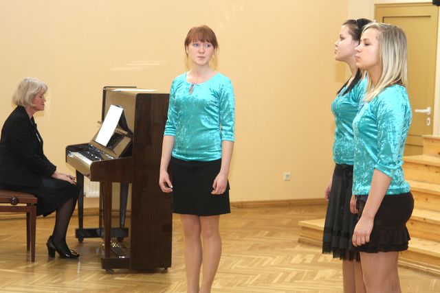 Skolu ansambļi un solisti sevi parādījuši