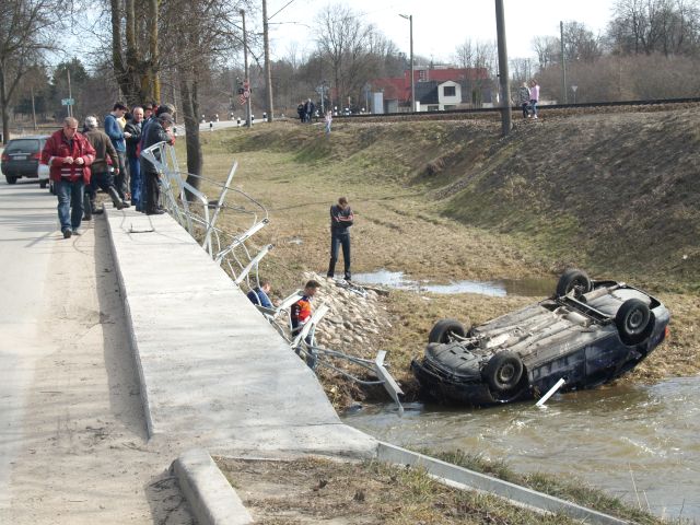 AUDI A4 taranē tiltu