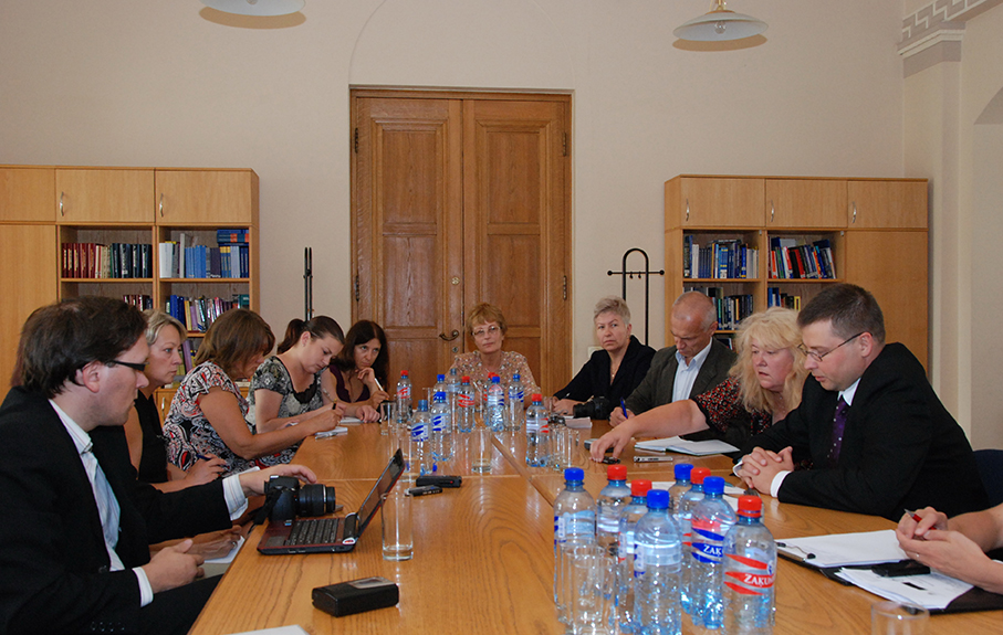 Izdevumi jāsamazina vēl, vēl un vēl…