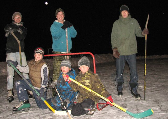 Kandavā bērniem pašiem savs hokeja laukums