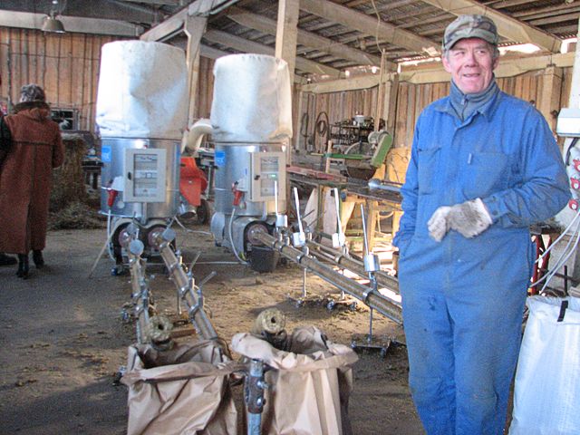 Matkulē ražo salmu briketes