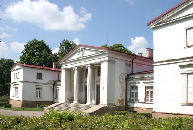 Tukuma novada dome nolemj pārdot Zentenes pili