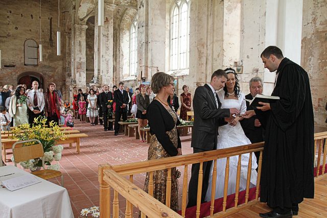 Lestenes baznīcā kāzas – pēc 60 un vairāk gadiem