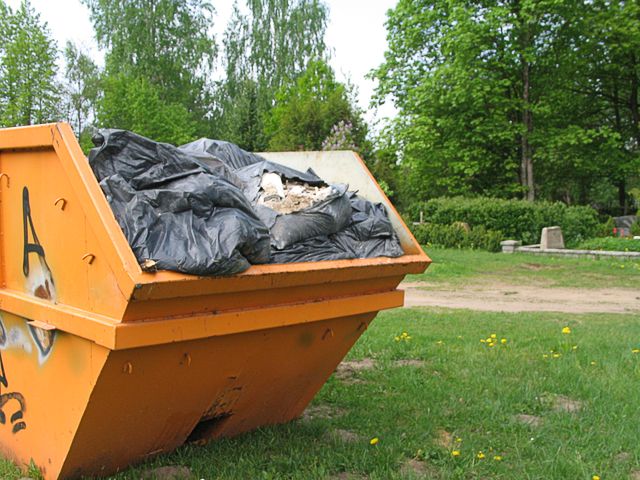 Izvietotas kameras pie atkritumu konteineriem