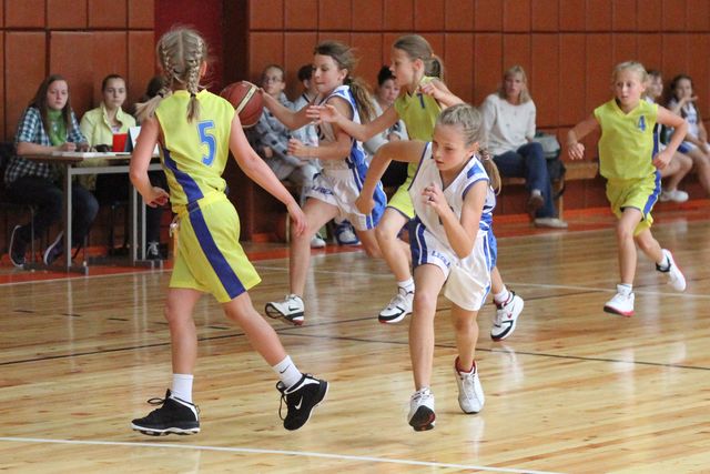 Bumbu grozā met jaunākās basketbolistes