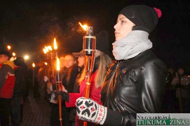 Lestenē piemin karā kritušos latviešu karavīrus