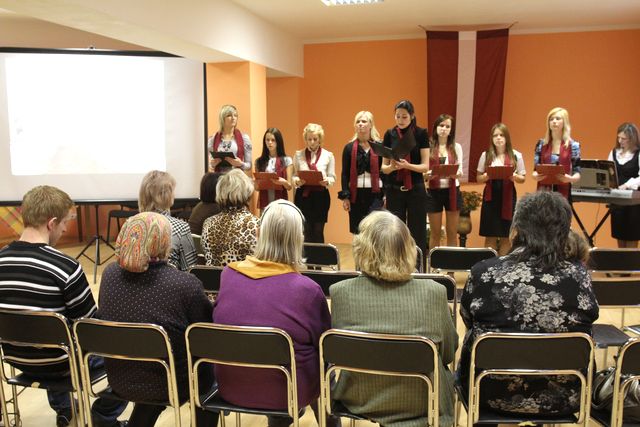 Degolnieki valsts svētkus svin