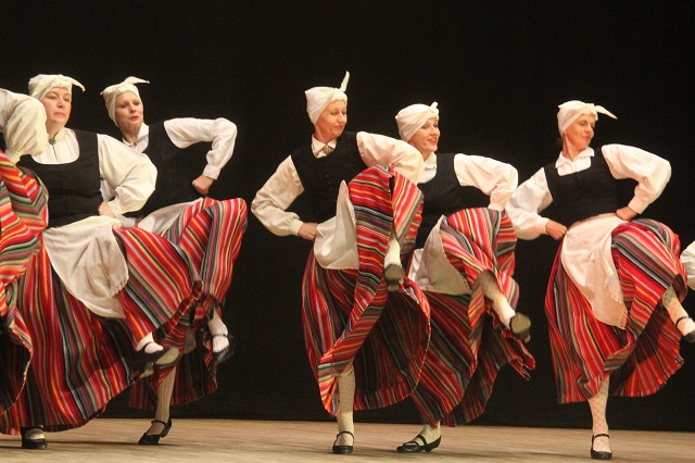 Tukuma apriņķa tautas deju dižkoncerts nodejots