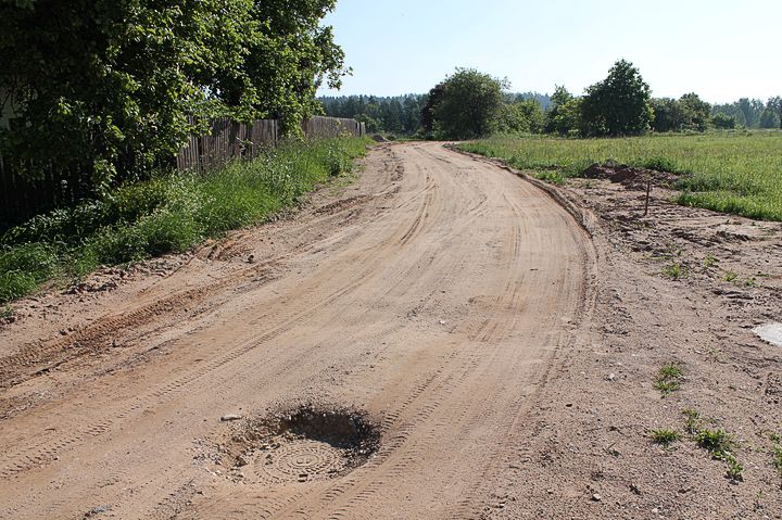 Kāpēc aku vietās palikušas bedres?