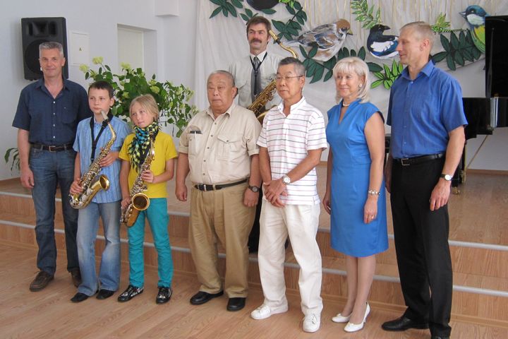 Tenorsaksofons – dāvana no Japānas Engures mūzikas un mākslas skolai