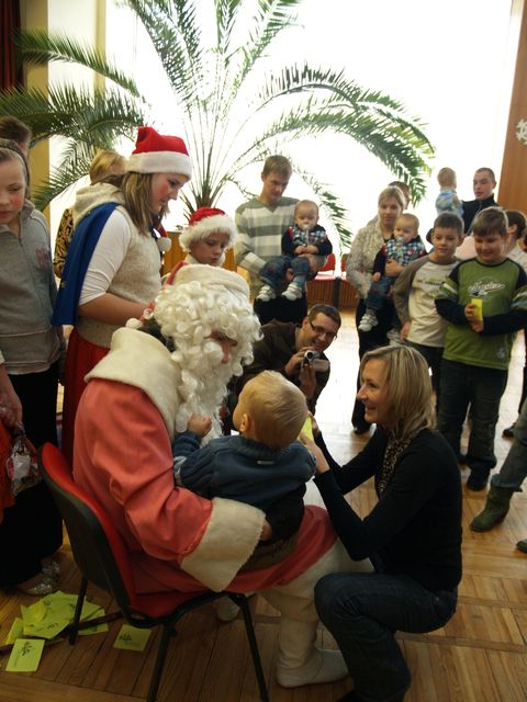 Ziemassvētku vecītis viesojas pie pašiem mazākajiem slampeniekiem