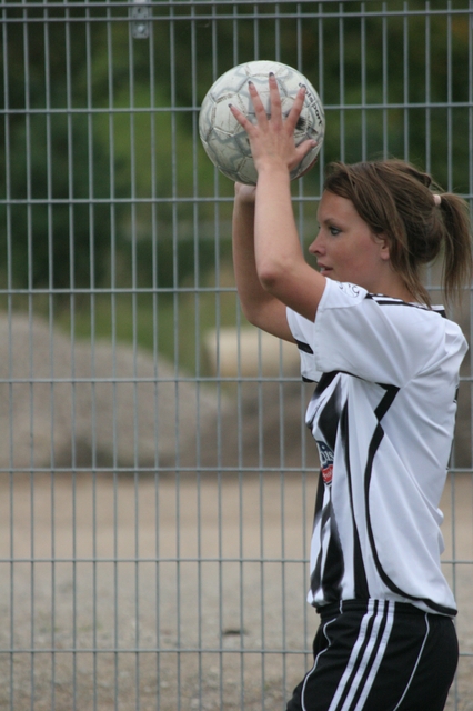 Mūsu futbolistes atstāj valmierietes sausā