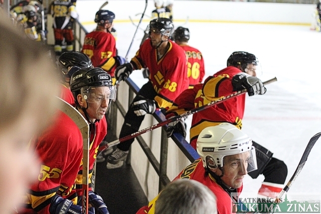Tukuma ledus halles hokeja čempionāts “Katrīnas kauss” turpinās
