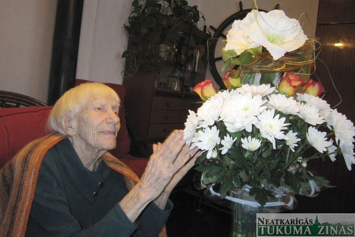 Divreiz pa 12.12.12. jeb lapmežciemniecei Rozei Skujai – 100