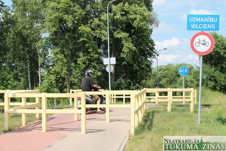 Domās par drošākiem apstākļiem, šķērsojot vilcienu pārbrauktuves Tukumā