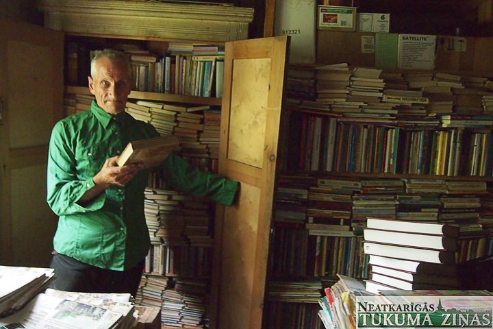 Arnolds Lielgalvis – cērenieks, kura bibliotēkā ir 16 000 grāmatu