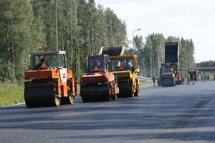 Turpinās remontdarbi uz autoceļa Rīga-Ventspils