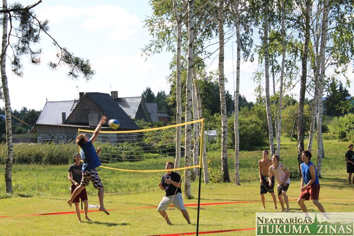 Sēmes un Zentenes pagasta sporta svētkos /FOTO/