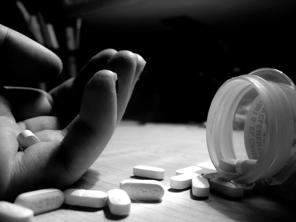 Kandavā pakāries vīrietis; Irlavā pusaudze mēģina pārdozēt medikamentus