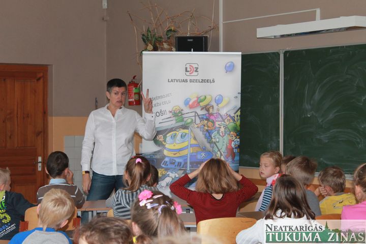 «Latvijas dzelzceļš» izglītos skolēnus, lai mazinātu negadījumu skaitu uz sliedēm