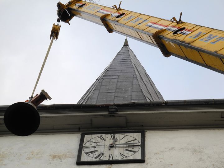 Tukuma zvans uzcelts baznīcas tornī /FOTO/