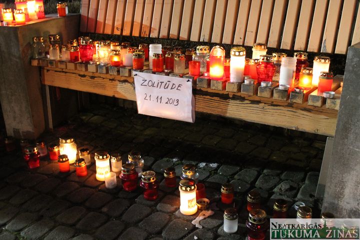 Svētbrīdis Tukuma baznīcā, pieminot Zolitūdes traģēdiju