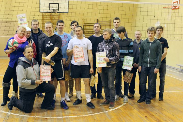 Vecgada volejbola turnīrā uzvar «Darbnīcu dīķa patrioti»