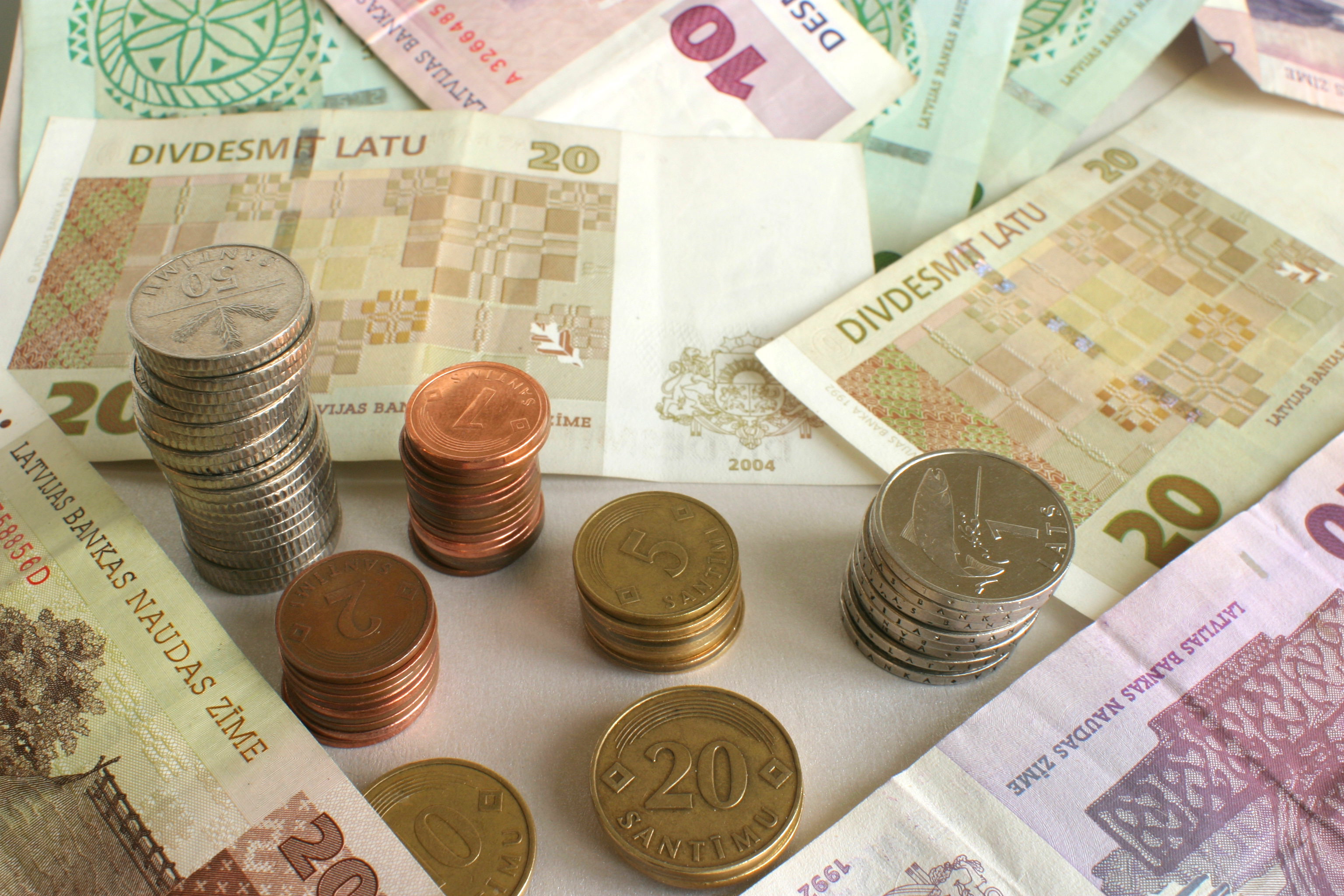 Latvijas iedzīvotāju krājumā vēl ir 422,5 miljoni latu un santīmu monētu