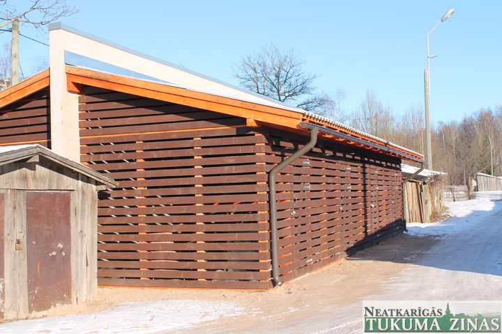 Vismaz 20 slampeniekiem būs jauni malkas šķūnīši