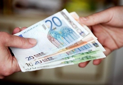 Divās nedēļās Latvijā konstatētas trīs viltotas eiro banknotes