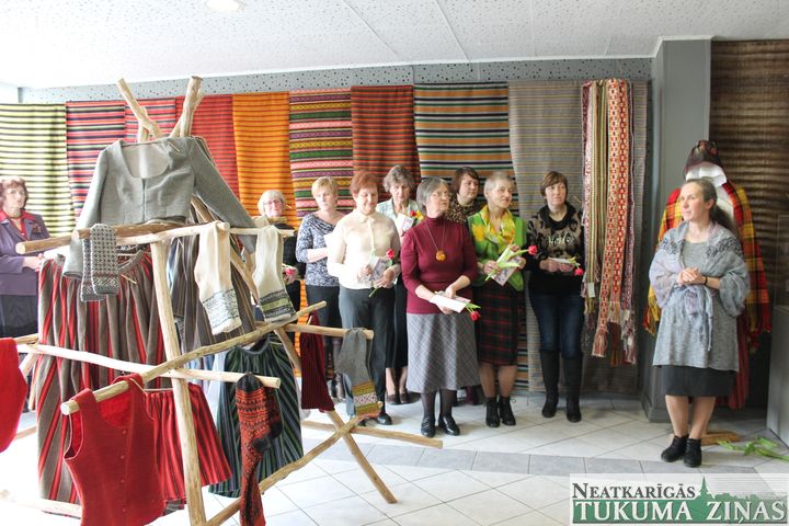 Tautas lietišķās mākslas studijai «Durbe» – 40. dzimšanas diena /FOTO/