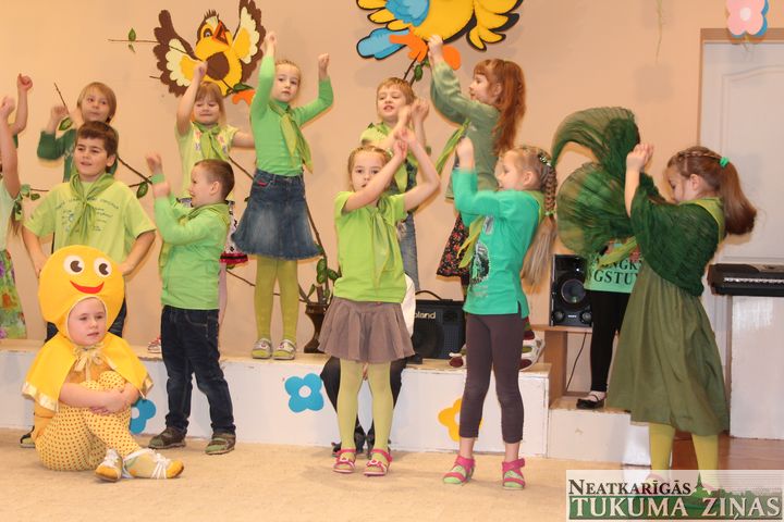Tukuma bērnudārzā «Vālodzīte» notikuši koru kari /FOTO/