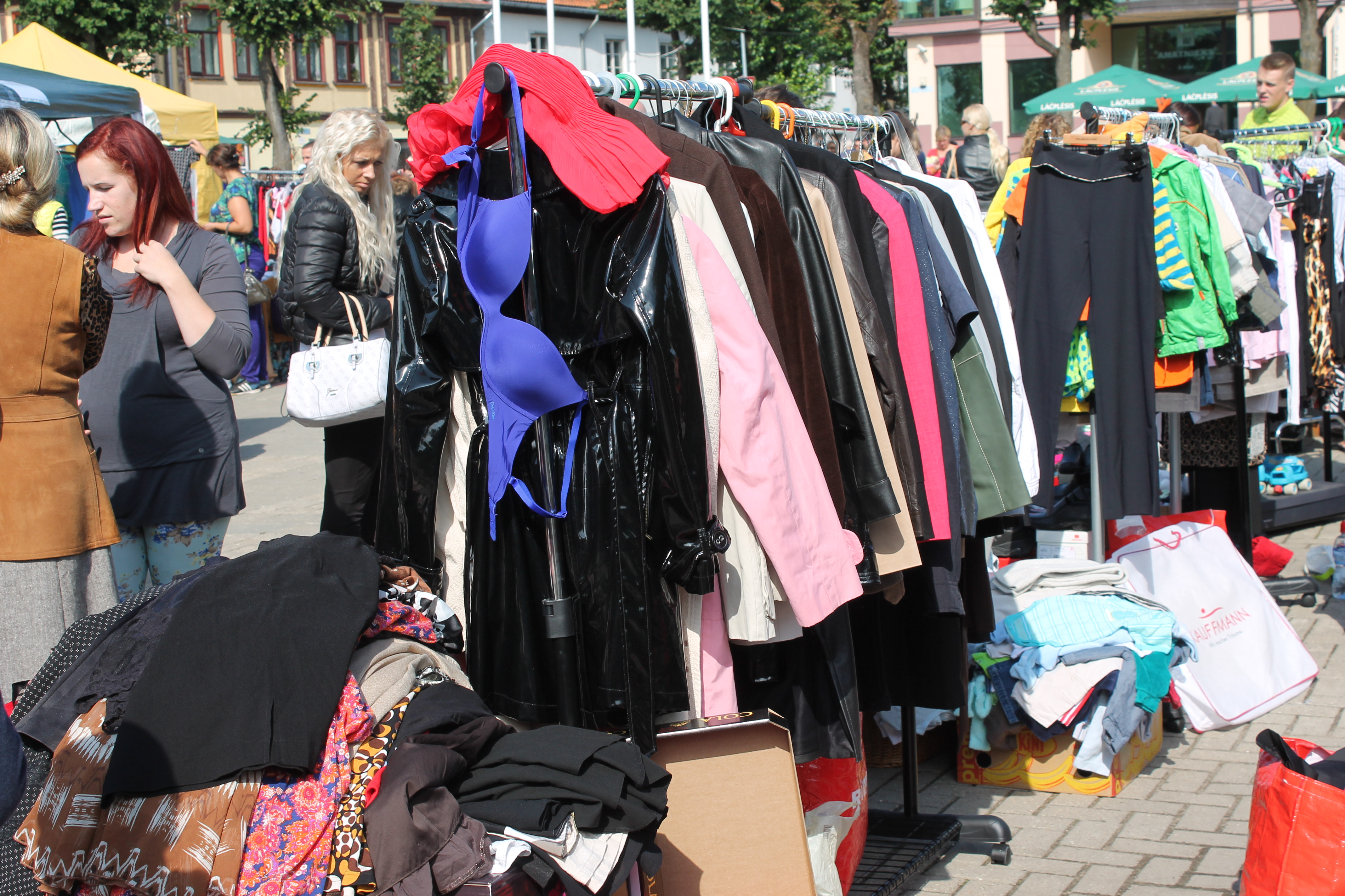 Īsts bazārs Brīvības laukumā!