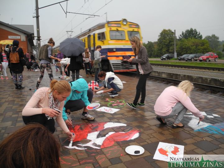 Dzelzceļa stacijā – «Vārti uz Kurzemi» un «Sirds uz perona» /FOTO/