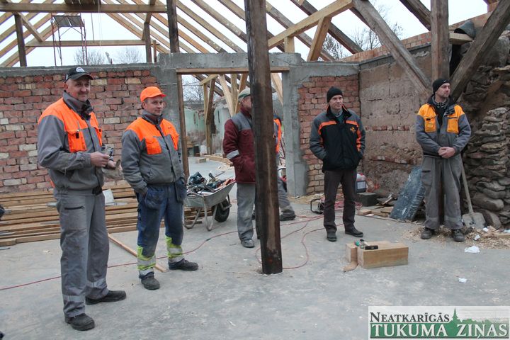 Durbes pils katlumājai – spāru svētki