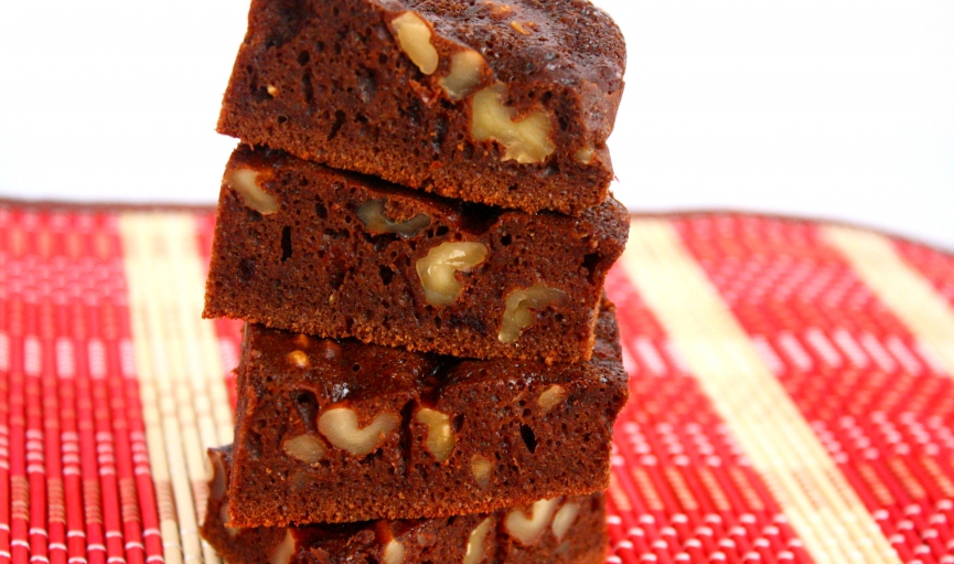 Valodas eksperti nolemj: «smūtijs» paliek «smūtijs», bet «braunijs» jāsauc par «brūnīti»