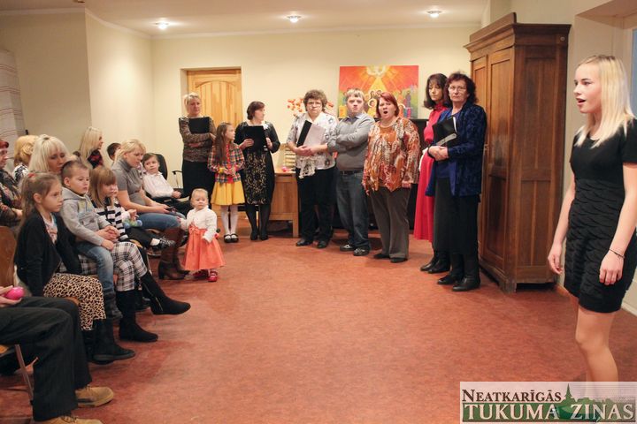 Tukuma svētdienas skolā svētkus svinēja vecāku grupa «Klausies ar sirdi»
