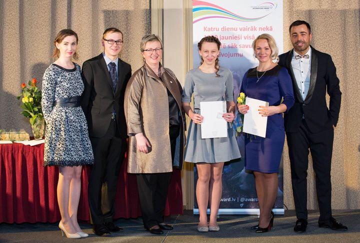 Jauniešu pašizaugsmes programmas «Award» apbalvošanā sveiktas kandavnieces