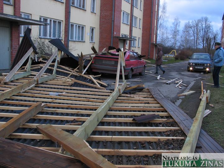Pirms 10 gadiem: janvāra vētras postījumi Tukumā, Kandavā un rajonā /FOTO/