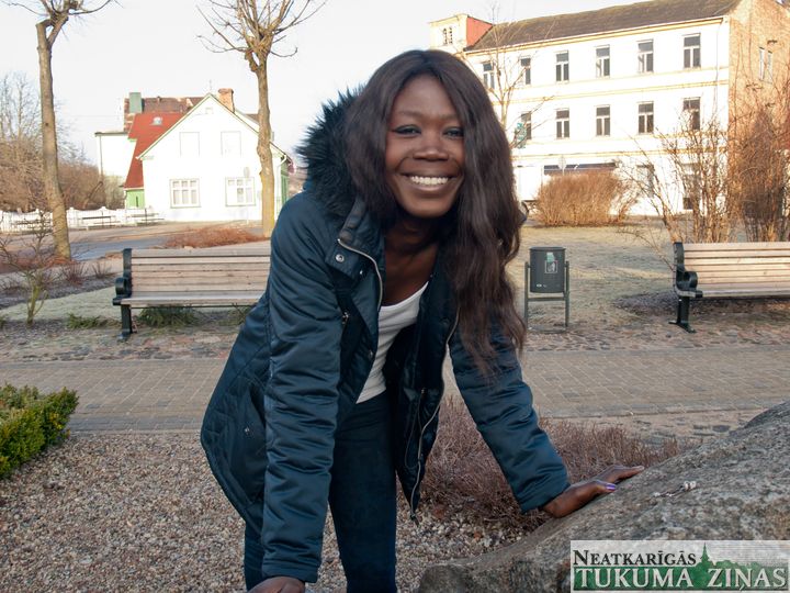 Brīvprātīgā no Francijas aicina Tukuma jauniešus nepalikt vienaldzīgiem