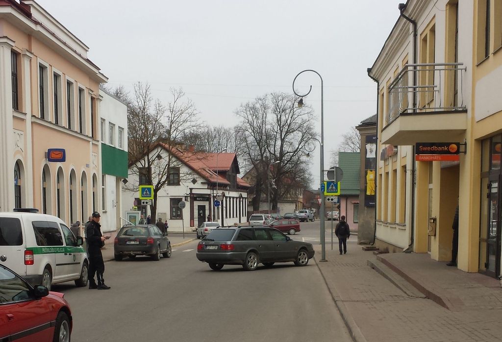 ACULIECINIEKS: tā parkojas Tukumā