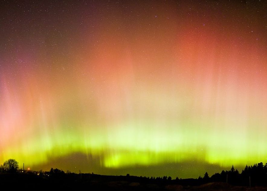 ACULIECINIEKS: 17. marta ziemeļblāzma Tukumā /FOTO/