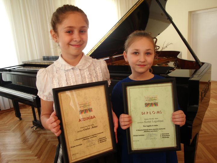 Tukuma Mūzikas skolas jaunās pianistes – starptautiskā konkursā
