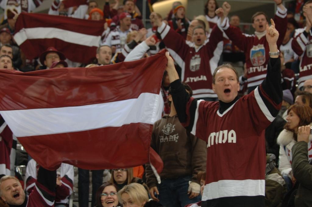 Faniem apmaksās autobusu uz Pasaules hokeja čempionātu Prāgā